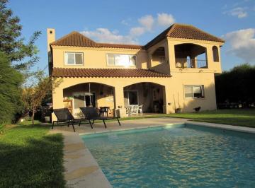 Casa · 318m² · 4 Dormitorios · 6 Cocheras · Casa en Venta Barrio Santa Teresa Villanueva Tigre