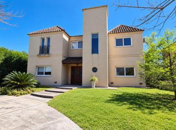 Casa · 318m² · 4 Dormitorios · 6 Cocheras · Casa en Venta Barrio Santa Teresa Villanueva Tigre