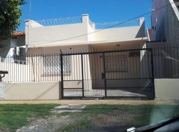 Casa de 3 ambientes, La Matanza · "Alquiler" Casa Lote Propio 3 Amb C/cochera, Quincho, Fondo y Terraza