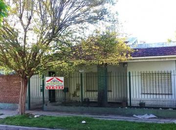 Casa de 3 ambientes, Moreno · Chalet con Cochera + Departamento en Paso del Rey Centro.