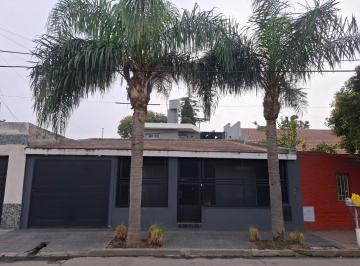 Casa · 232m² · 8 Ambientes · Venta Casa 3 Dorm. y Pileta Barrio Acosta