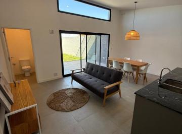 Casa · 82m² · 3 Ambientes · 1 Cochera · Alquiler Duplex 2 Dorm. en Una Sola Planta Docta