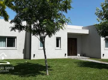 Casa · 220m² · 4 Ambientes · 2 Cocheras · Venta o Alquiler Casa Barrio Santo Tomas, Pilar