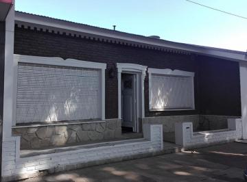Casa de 3 ambientes, San Isidro · Casa Sobre Av de Mayo con 2 Dorm.