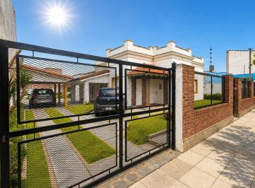 Casa · 180m² · 4 Ambientes · 2 Cocheras · Casa en Venta Boulogne de 598 m² Lote
