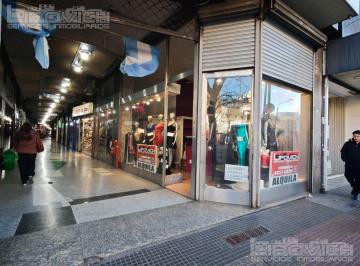 Local comercial · 70m² · Alquiler Local, Galeria Le Boulevard, Transito Peatonal. Sotano. Plaza Flores. Av Rivadavia 6700.