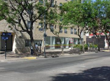 Local comercial de 2 ambientes, Córdoba · Local Comercial 210 m² en Alquiler – Av Pueyrredón, Güemes