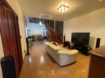 Casa · 197m² · 5 Ambientes · Casa en Lanús Este