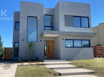 Casa · 150m² · 6 Ambientes · 2 Cocheras · Casa Venta - Santa Elena - Pilar del Este - Zelaya
