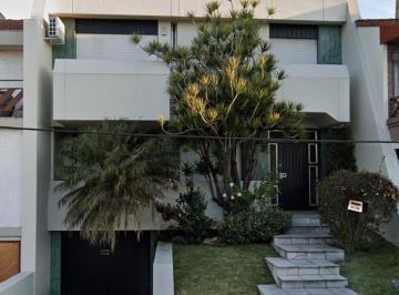 Casa · 230m² · 4 Ambientes · 2 Cocheras · Alquiler Venta Casa 4 Ambientes Castelar Norte