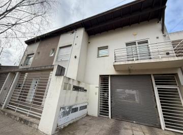 PH · 52m² · 2 Ambientes · 1 Cochera · PH en Villa Primera