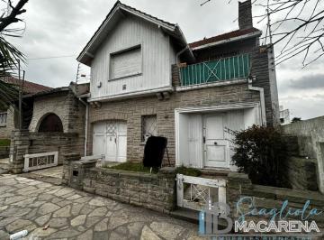 Casa · 262m² · 6 Ambientes · 1 Cochera · Venta Chalet de 6 Ambientes Zona Guemes | Ideal Para Uso Profesional o Comercial