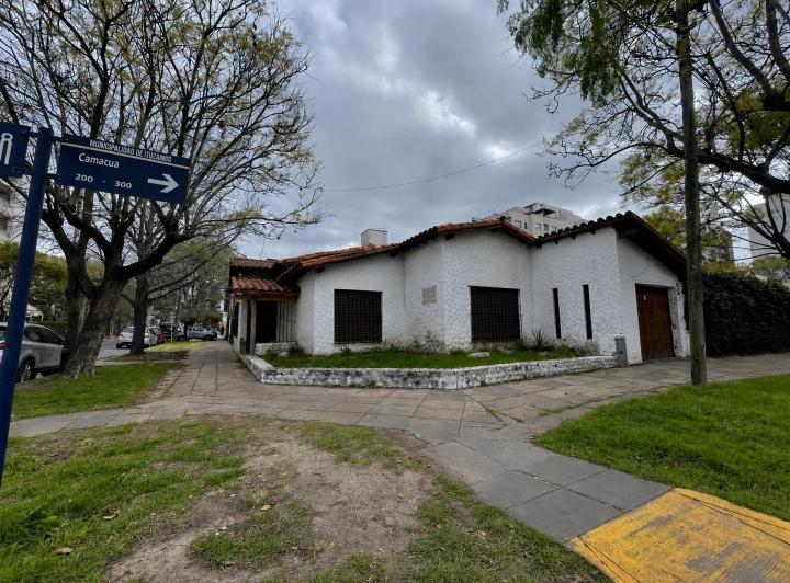 Casa · 340m² · 5 Ambientes · 2 Cocheras