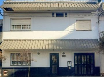 Casa · 180m² · 7 Ambientes · 1 Cochera · Casa en Venta en Echesortu