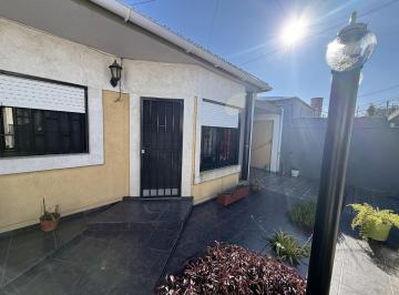 Casa · 194m² · 5 Ambientes · 3 Cocheras · Casa en Venta Burzaco Apta Credito