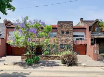 Casa · 500m² · 5 Ambientes · 3 Cocheras · Casa en Venta de Gran Categoría en La Lucila. Excelente Ubicación.