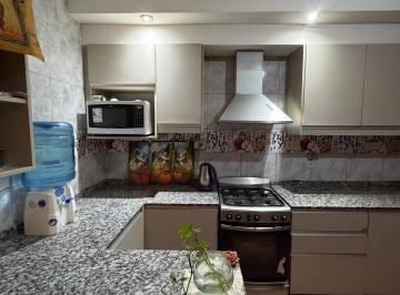 Casa · 170m² · 11 Ambientes · 1 Cochera · Casa + Departamento, 5 Dorm., Cochera y Patio