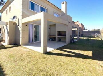Casa · 106m² · 4 Ambientes · 2 Cocheras · Casa 4 Amb en Venta en Pilar C/jardín y Cochera