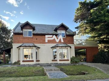 Casa · 187m² · 5 Ambientes · 4 Cocheras · Casa en Venta Country Banco Provincia 5 Ambientes