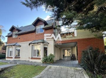 Casa · 187m² · 5 Ambientes · 4 Cocheras · Casa en Venta Country Banco Provincia 5 Ambientes