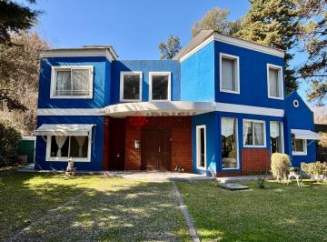 Casa · 250m² · 7 Ambientes · 2 Cocheras · Excelente Casa en golfer'S Country Club