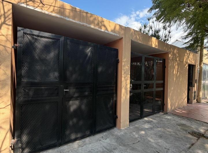 Casa · 70m² · 5 Ambientes · 2 Cocheras