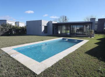 Casa · 150m² · 4 Ambientes · 1 Cochera · Alquiler Casa Una Planta/ Barrio Haras Santa María
