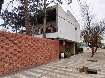 Casa · 317m² · 9 Ambientes · 3 Cocheras · Casa con Potencial de Inversión en Gral. Alvear