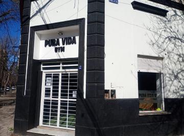 Casa · 179m² · 4 Ambientes · Venta de Casa Tres Dorm. y Local Comercial Rep. Sexta