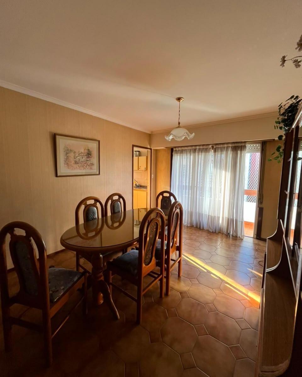 Departamento de 3 ambientes ubicado a pasos de plaza Colon