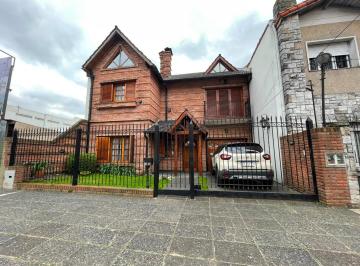 Casa · 340m² · 5 Ambientes · 3 Cocheras · Ituzaingó Norte, Chalet 5 Ambientes de Categoría