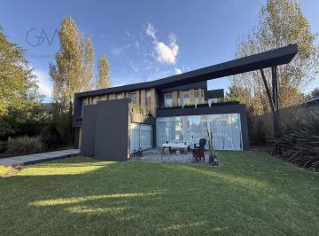 Casa · 350m² · 6 Ambientes · 4 Cocheras · Casa en Alquiler Temporario – Barrio Privado Rumencó