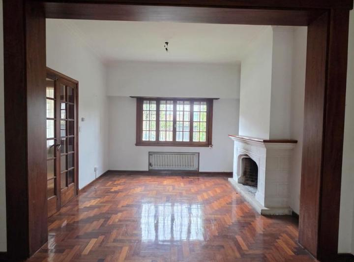 Casa · 420m² · 4 Ambientes · 1 Cochera