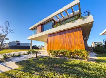 Casa · 500m² · 7 Ambientes · 2 Cocheras · Venta Casa 7 Amb. en El Yacht con Amarra Propia