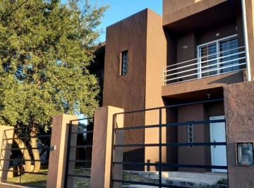 Casa · 250m² · 9 Ambientes · Casa a m de Rotonda Unquillo. Excelente Propiedad. 3 Dorm