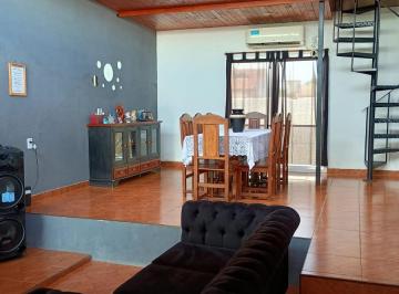 PH · 175m² · 5 Ambientes · 1 Cochera · PH en Venta en Jose León Suarez