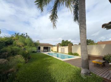 Casa · 231m² · 7 Ambientes · 2 Cocheras · Venta Casa San Isidro 7 Ambientes con Pileta Quincho y 2 Cocheras