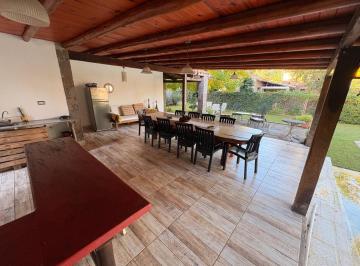 Casa · 1500m² · 4 Dormitorios · 2 Cocheras · Casa en Venta Villa Warcalde, 4 Dorm. - 3 Baños.