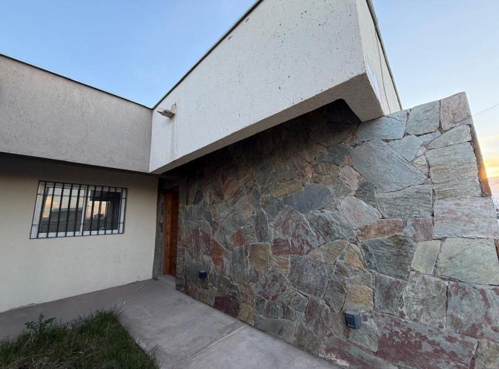 Casa · 90m² · 4 Ambientes · 1 Cochera
