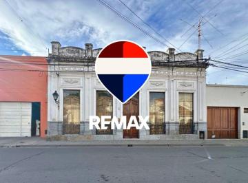 Casa · 210m² · 8 Ambientes · Casa en Venta Macrocentro 368 m²