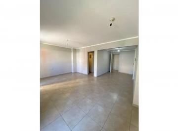 Departamento · 137m² · 6 Ambientes · Dpto de 4 Dorm. Patio con Asador en Av Rivadavia