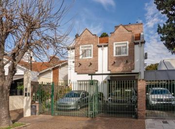 Casa · 196m² · 7 Ambientes · 2 Cocheras · Venta, Olivos, Chalet 7 Amb, Jardin y Pileta