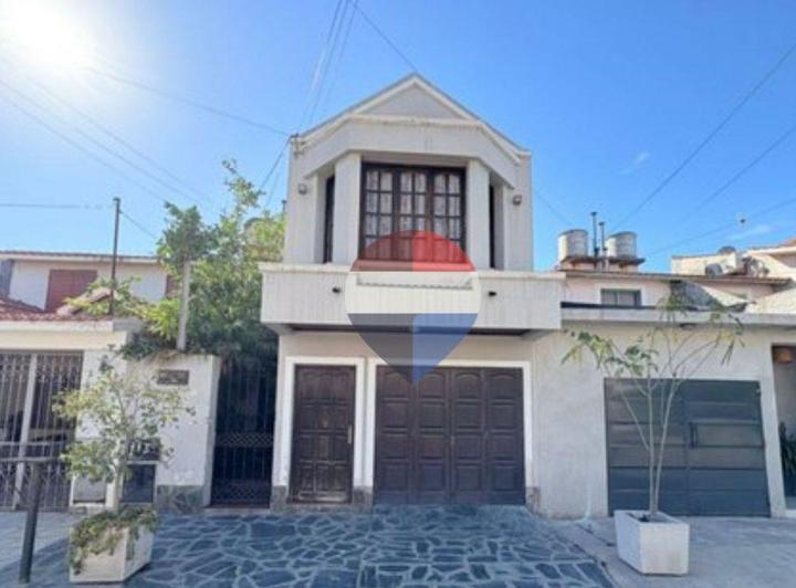 Casa · 181m² · 4 Ambientes · 1 Cochera