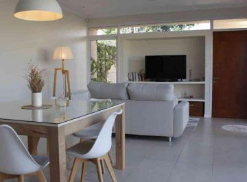 Casa · 91m² · 4 Ambientes · 2 Cocheras · Se Vende Casa en Barrio Martelossi
