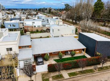 Casa · 296m² · 4 Ambientes · 1 Cochera · Venta Propiedad Ideal Para Inversores: Casa + 2 Locales Comerciales + Departamento en Bª Ayres de Septie