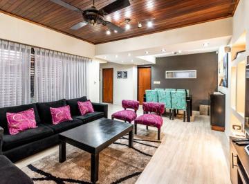 Casa · 240m² · 5 Ambientes · 2 Cocheras · Venta Casa Seis Ambientes en Ramos Mejia