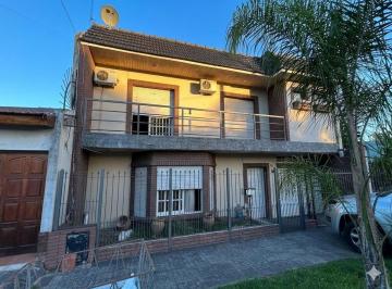 Casa · 310m² · 5 Ambientes · 1 Cochera · Venta Casa 5 Ambientes en Villa Luzuriaga