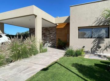 Casa · 150m² · 4 Ambientes · 2 Cocheras · Venta Casa B Privado Las Retamas Rodeo Mendoza
