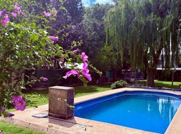 Casa · 193m² · 9 Ambientes · 3 Cocheras · Venta Casa Maipu - Barrio Privado Los Cerezos
