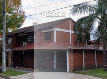 Casa de 5 ambientes, Hurlingham · Impecable Chalet de Dos Plantas